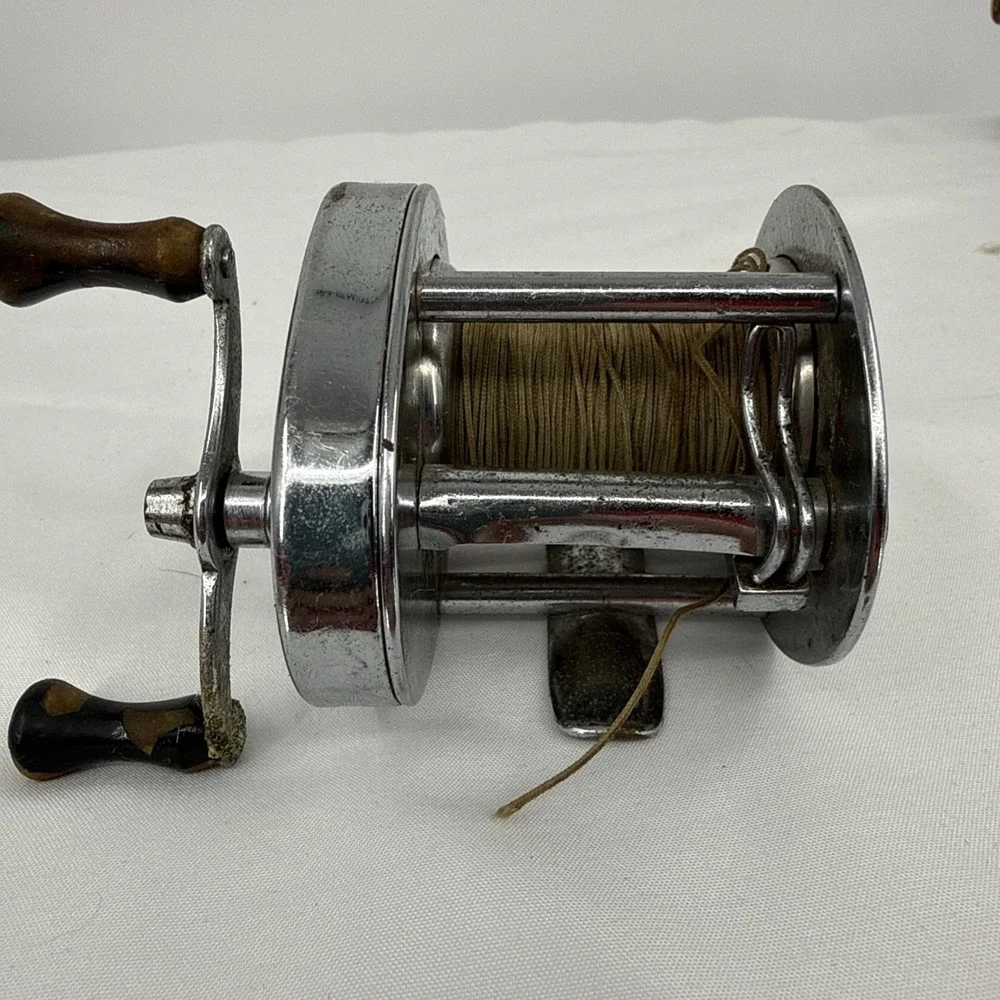 2 Vintage Sheakspeare Direct Drive No. 1924 Model FK And 1944 Model GE